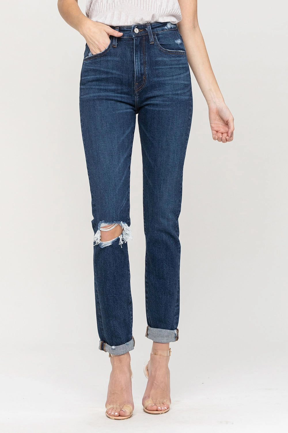 DISTRESSED ROLL MOM JEAN