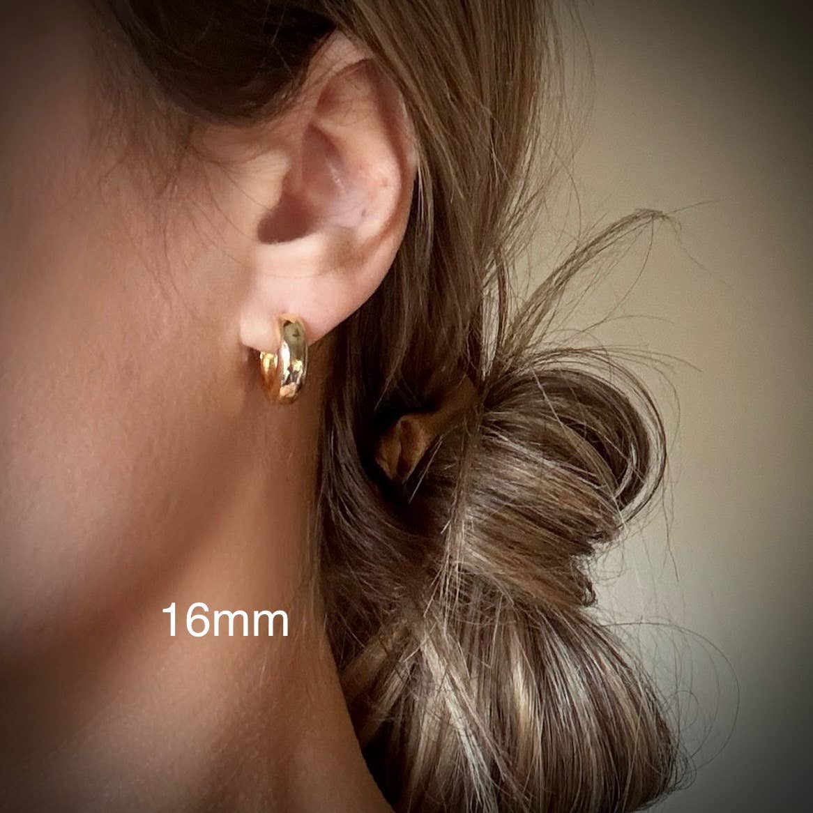 CHUBBIE HOOPS | gold | everyday hoop earrings | clasp hoops