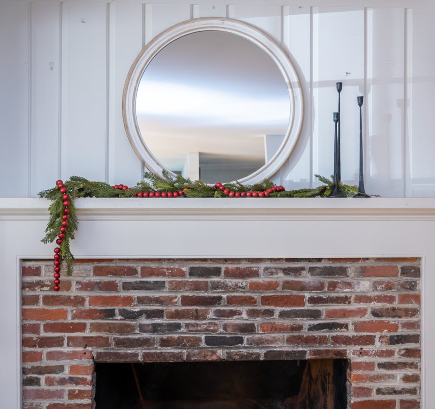 RED BALL GARLAND