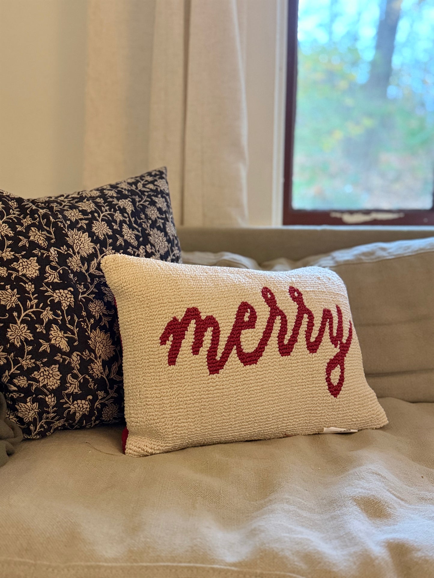 MERRY PILLOW