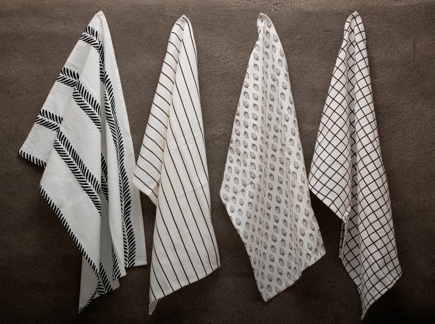 Wooden Serving Bowl +2 Dish Towels