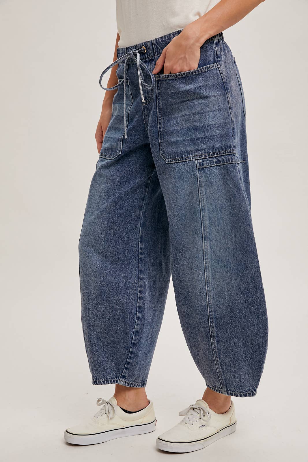 DENIM MID-WAIST DRAWSTRINGS BARREL JEANS