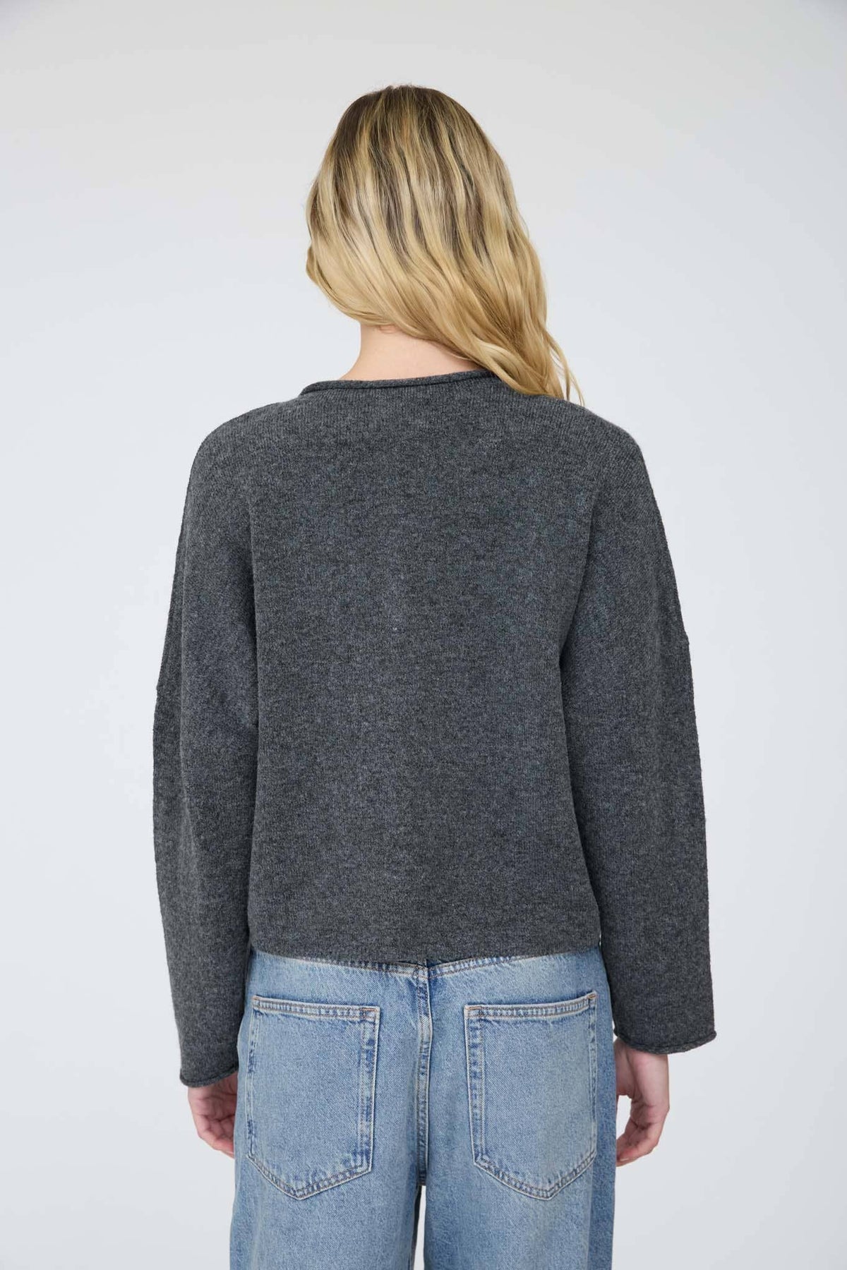 LIGHTWEIGHT BUTTON DOWN KNIT CARDIGAN