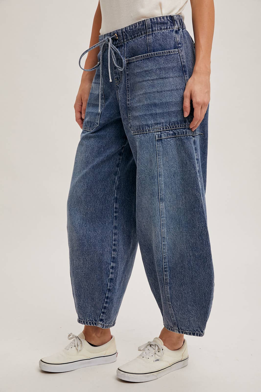 DENIM MID-WAIST DRAWSTRINGS BARREL JEANS