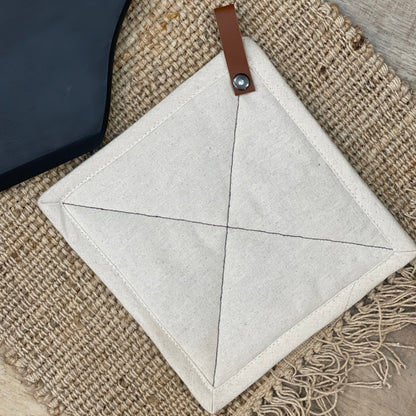 POT HOLDER WITH LEATHER TIE